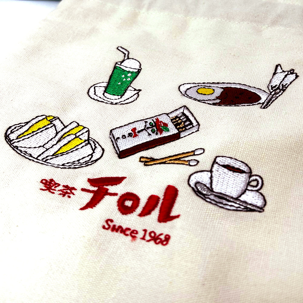 Cafe Tyrol 刺绣抽绳包