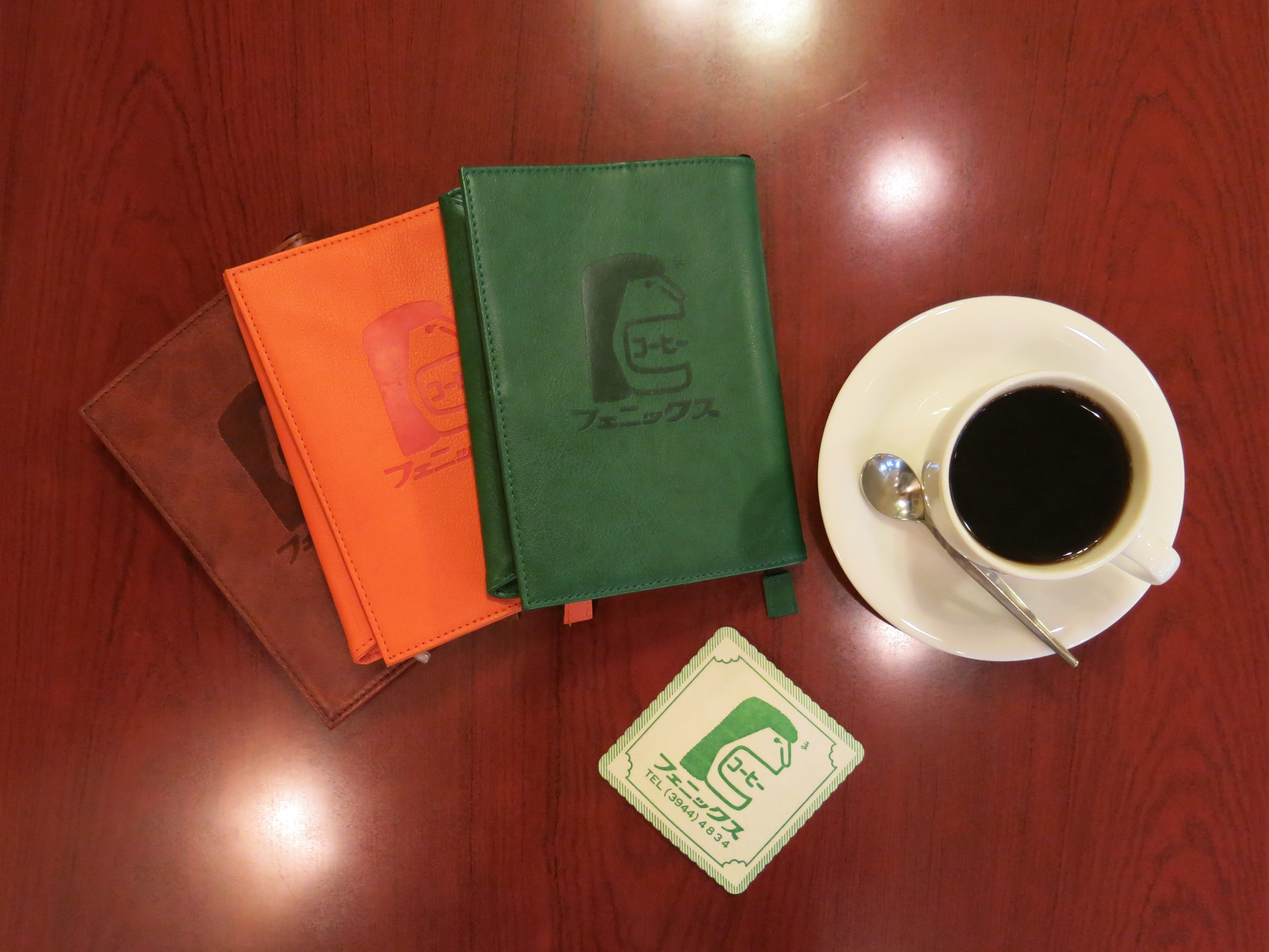 咖啡鳳凰書封面綠色