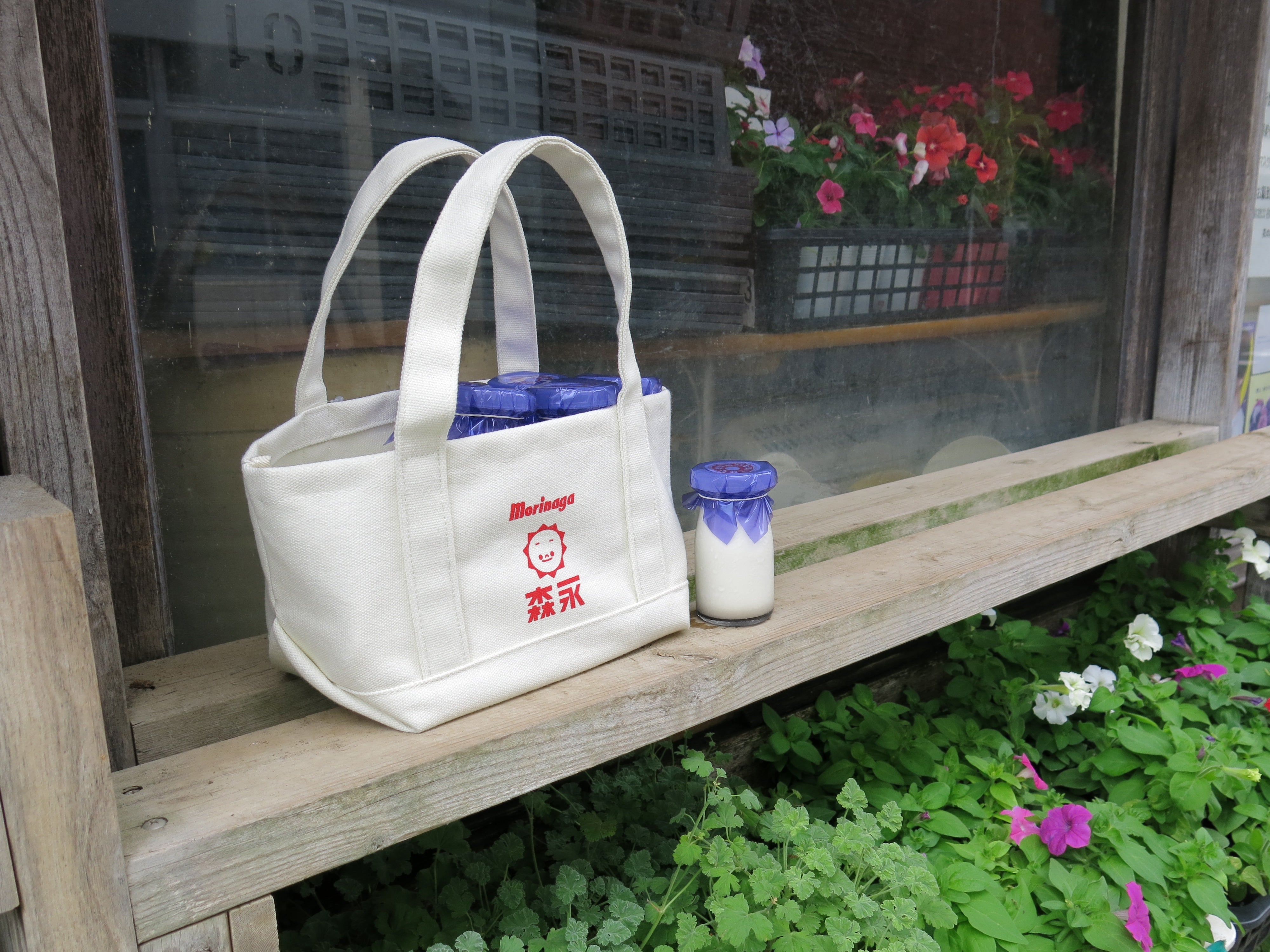 Morinaga Milk Milk Tote White (Tote Bag)