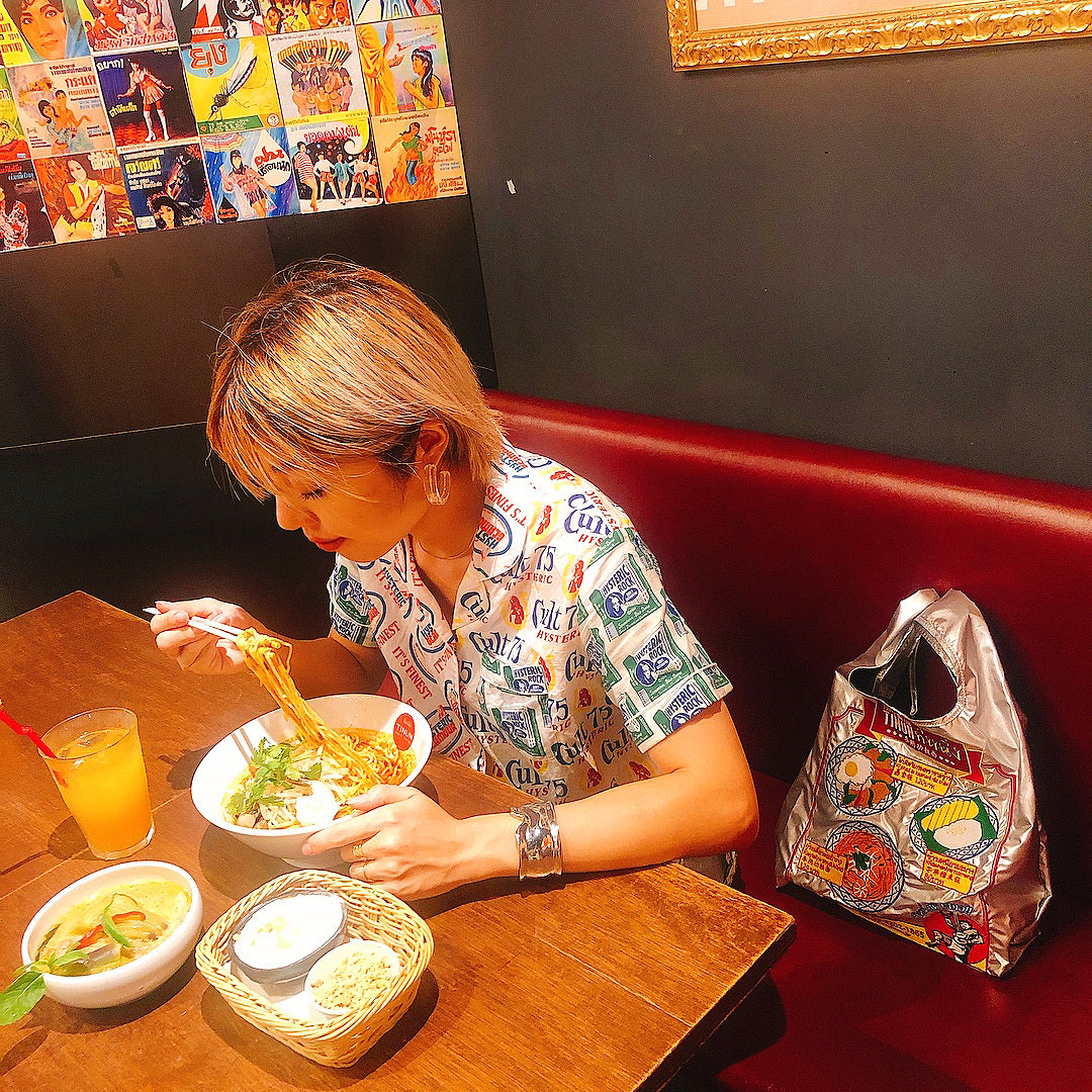 Túi tote thêu màu bạc hợp tác đặc biệt của nhà hàng Thái TINUN x MYUUA